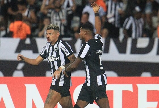 Júnior Santos e Tiquinho ditaram a goleada do Botafogo