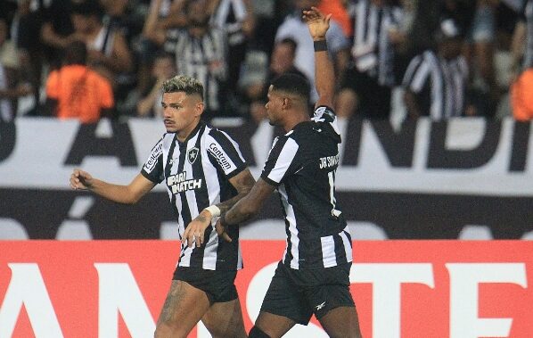 Júnior Santos e Tiquinho ditaram a goleada do Botafogo