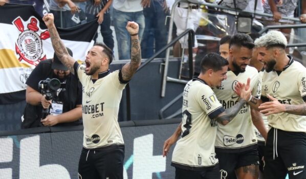 Maycon pode estar de saída do Corinthians