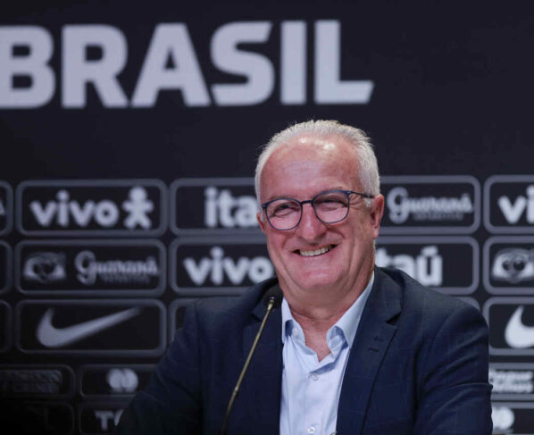 Galvao Bueno elogia primeira convocacao de Dorival Easy Resize.com