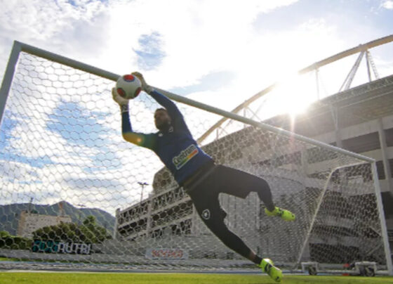 Confianca anuncia oficialmente contratacao de goleiro do Botafogo