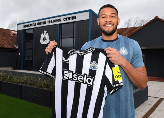 Joelinton renova contrato com o Nwecastle