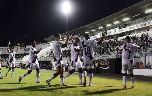 Ponte Preta gol comemoraao Maros Ribolli 1 e1715664922225 768x381 1