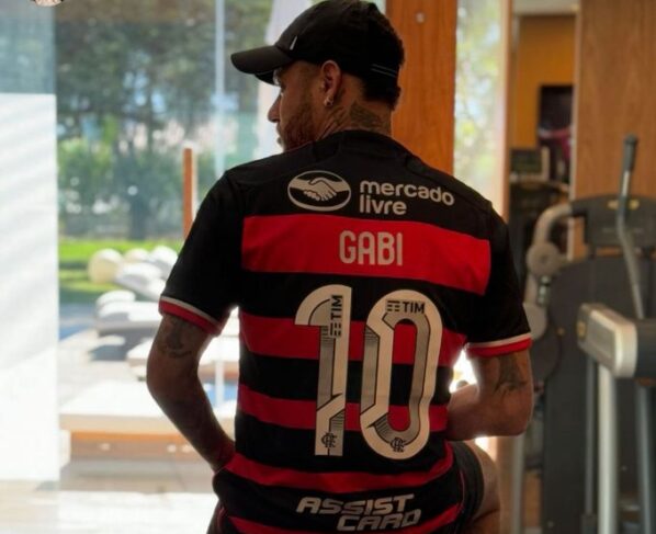 Neymar posta foto com camisa 10 de Gabigol no Flamengo