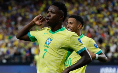 Vini Jr marcou duas vezes na vitória do Brasil (Foto: Conmebol)