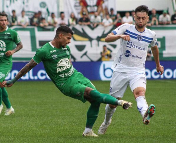 SÉRIE B: Paysandu e Vila Nova se dão bem neste domingo (Foto: Tiago Meneghini / ACF)