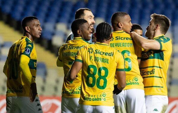 Cuiabá busca o empate fora de casa