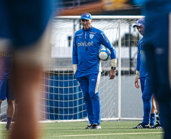 Avai e Ceara se enfrentam na Serie B