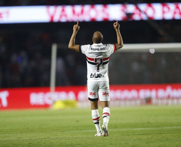 Sao Paulo busca se manter no G4 do Brasileirao