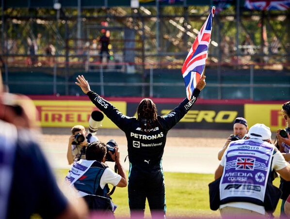 Hamilton vence GP da Inglaterra