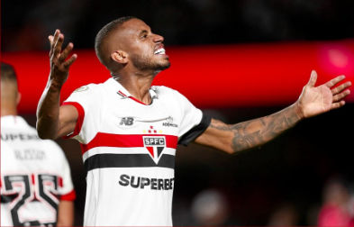 Sao Paulo vence e Flamengo tropeca no Brasileirao