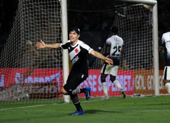 Vasco vence corinthians e quebra tabu de 14 anos