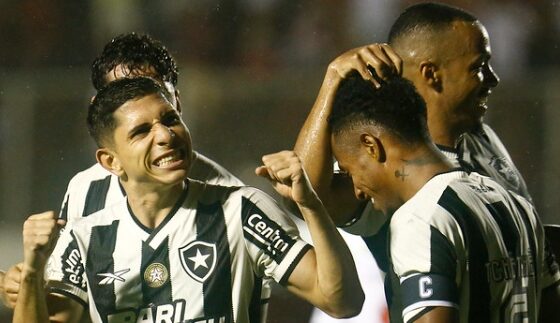 Savarino coloca o Botafogo na liderança do Brasileiro