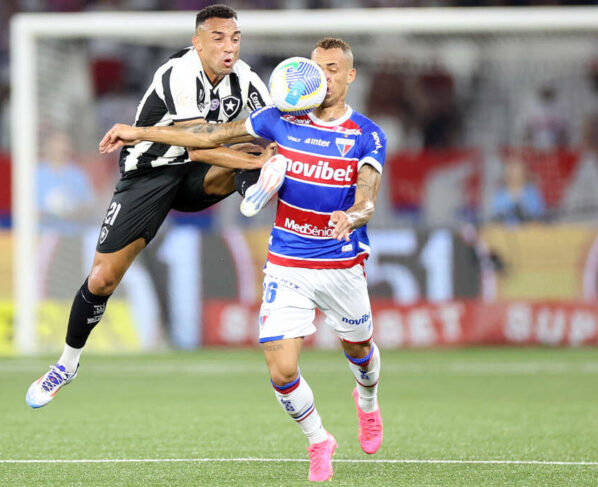 Lance de Botafogo x Fortaleza no Nilton Santos - Foto: Vítor Silva/Botafogo