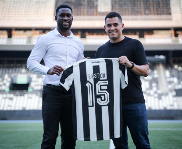 Bastos renova por mais um ano com o Botafogo