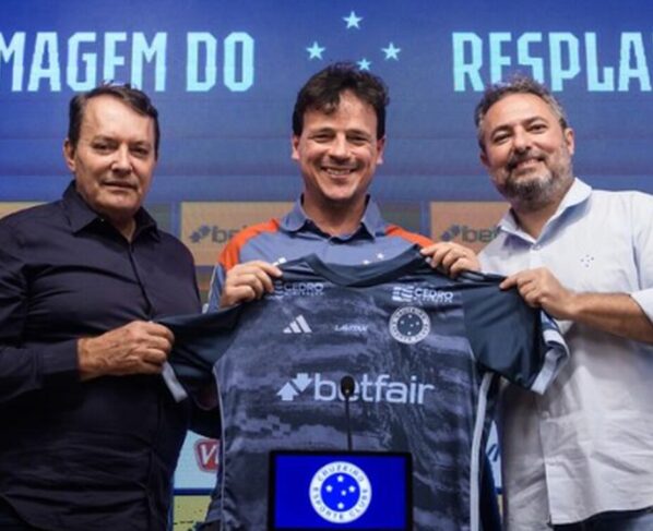 Diniz e apresentado no Cruzeiro e promete time ofensivo