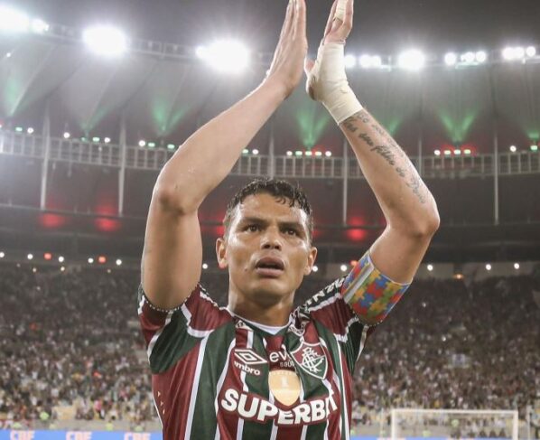 Thiago Silva viaja com o Fluminense