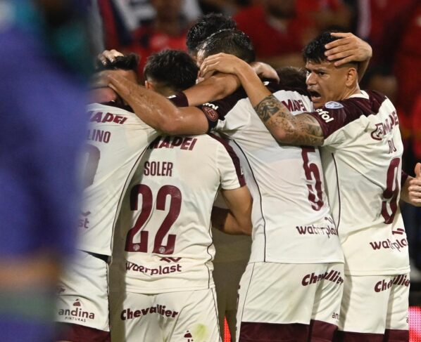 Lanús-ARG vence Independiente Medellín nos pênaltis e avança