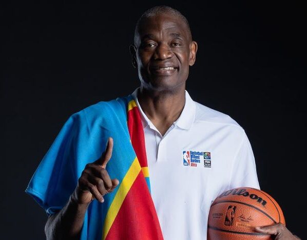 Dikembe Mutombo, uma das lendas da National Basketball Association (NBA), morreu nesta segunda-feira