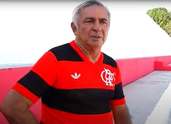 Reinaldo em foto recente com a camisa do Flamengo