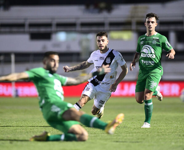 Ponte Preta e CRB fazem duelo dos desesperados na Série B