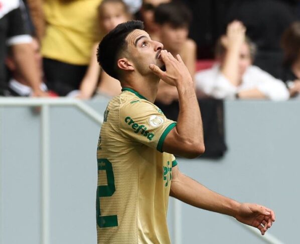 Flaco marcou o gol da vitória do Palmeiras