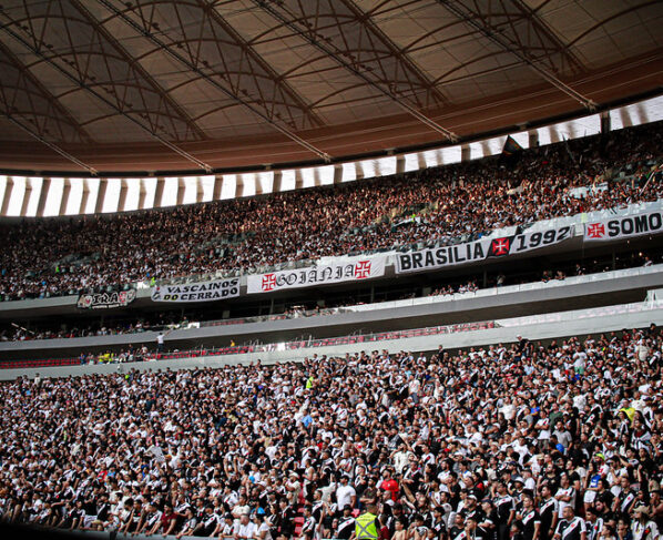 A torcida do Vasco fez uma bela festa no Mane Garrincha