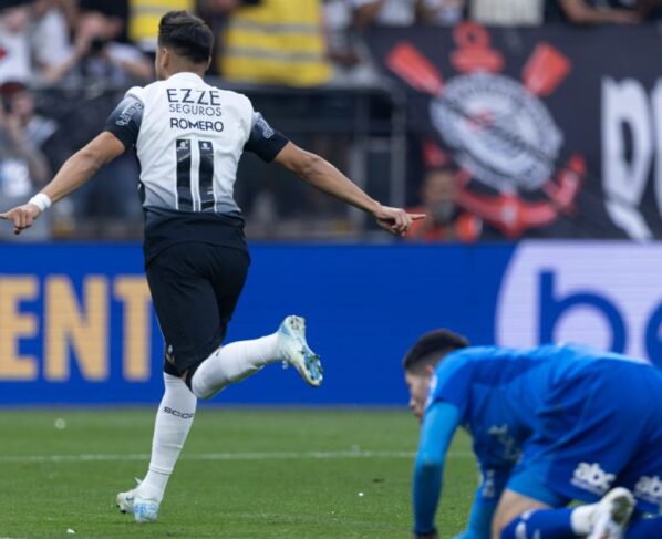 Corinthians venceu o Flamengo, com segue ameaçado pelo rebaixamento