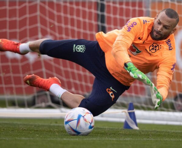 Weverton e convocado no lugar de Alisson na selecao